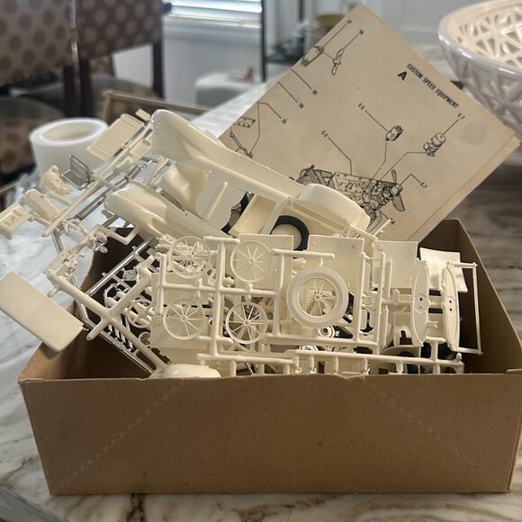 Revell “Authentic Kits” 1:25 scale 1929 Ford Model A Pickup Vintage - Picture 4 of 8